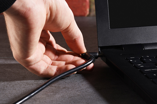 Quando carregar a bateria do meu laptop