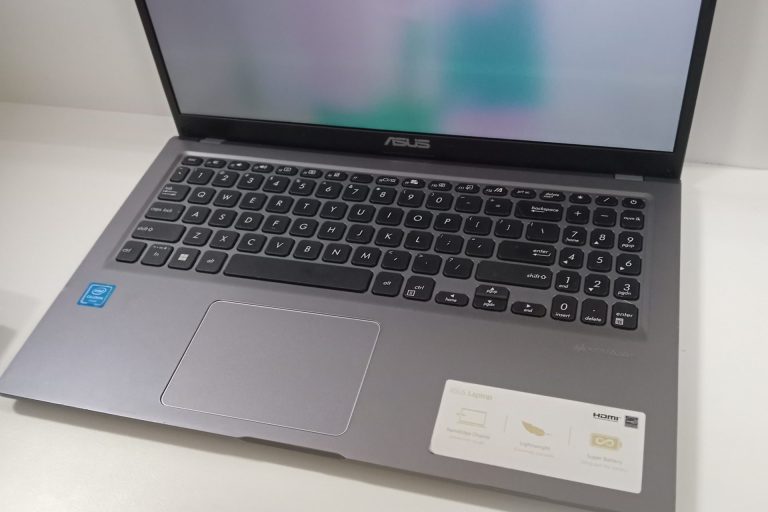 ASUS X515M com o LCD danificado
