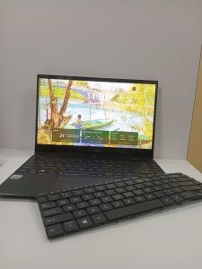Asus Zenbook UX363J com teclas danificadas