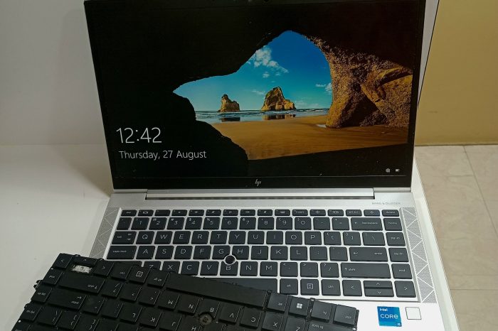 HP Elitebook 840 G8 com algumas teclas danificadas