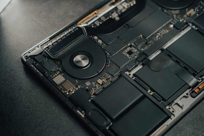Reparação de placa-mãe de laptop em Maputo